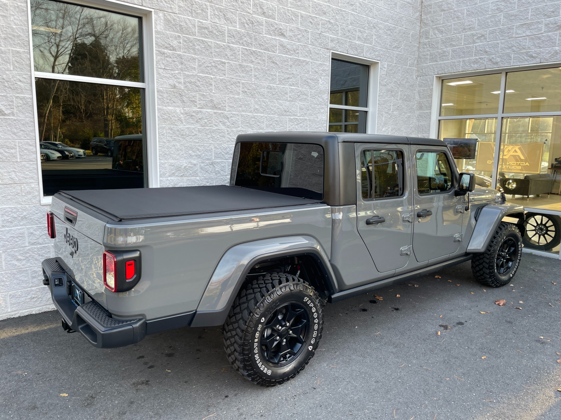 Windshield Trim Kit | JEEP GLADIATOR WILLYS 2022 Windshield Trim Kit | JEEP GLADIATOR WILLYS 2022