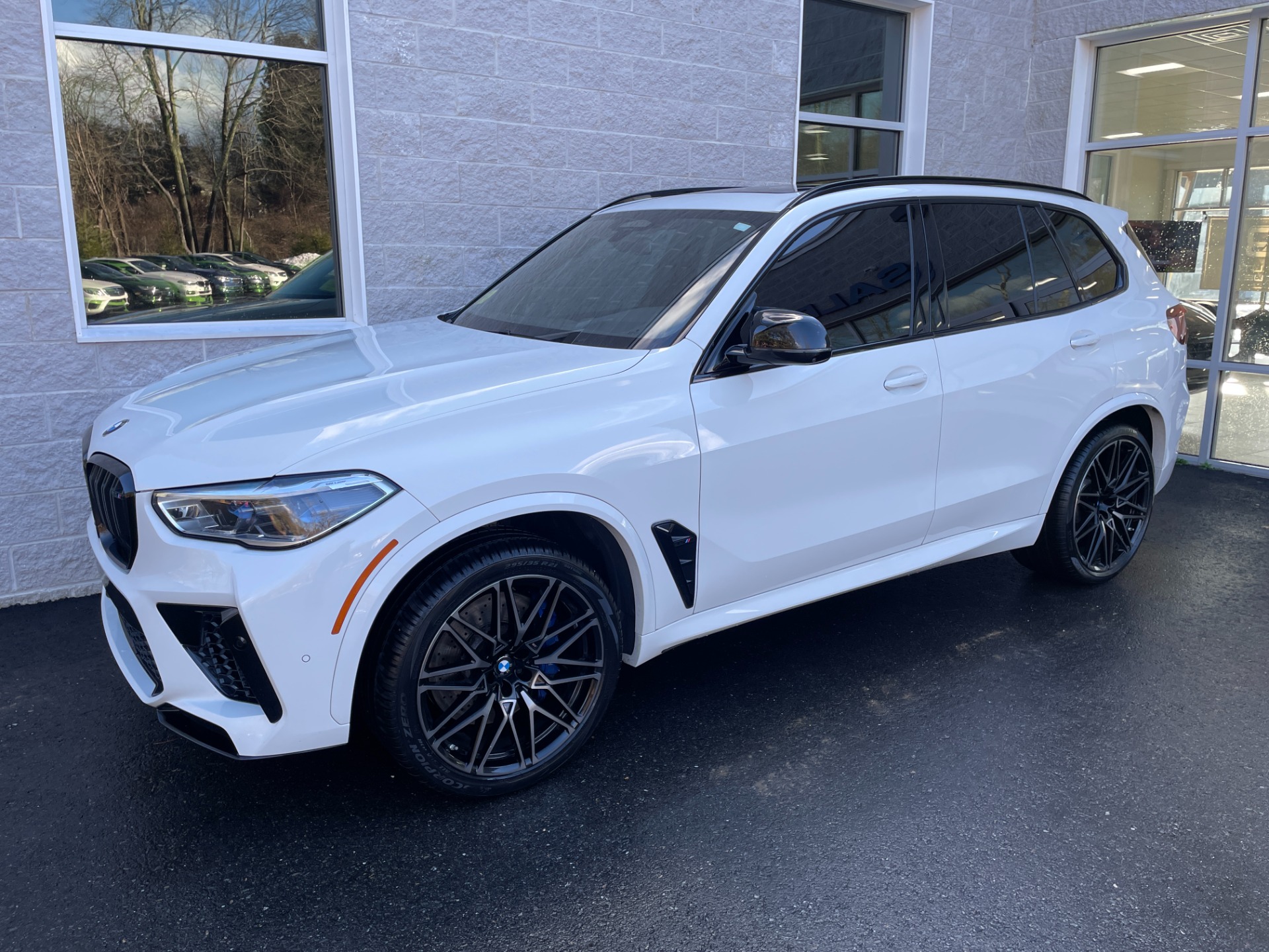 2021 BMW X5 M -'s photo