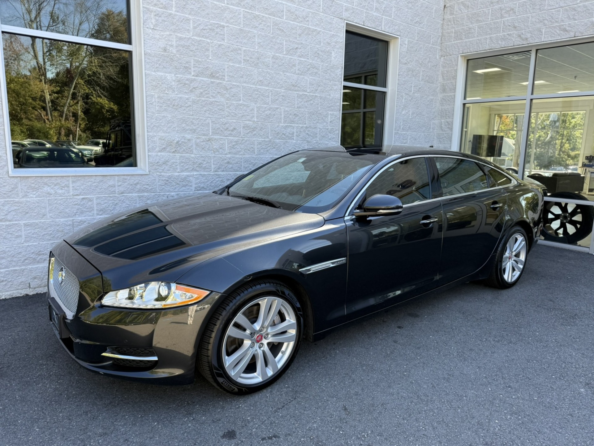 2014 Jaguar XJ Portfolio's photo