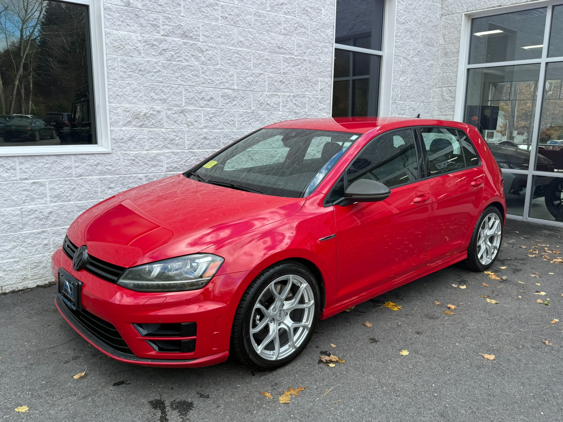 2017 Volkswagen Golf R 4Motion photo 2