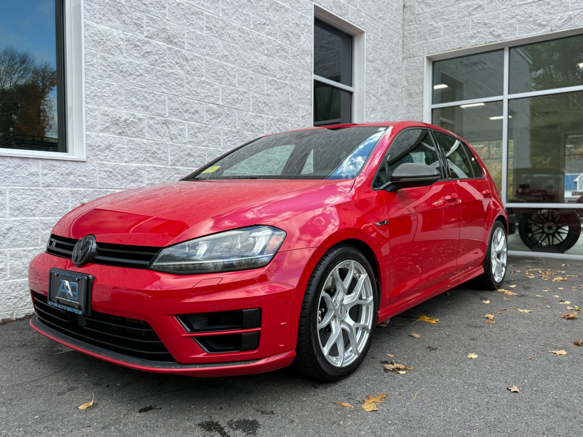 2017 Volkswagen Golf R 4Motion photo 3
